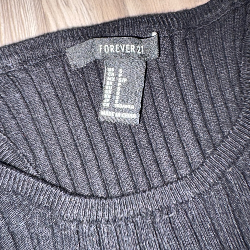 Black Ribbed Crop Top - Picture 3 of 3